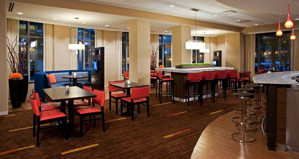 Courtyard Grand Rapids Downtown Hotell Exteriör bild